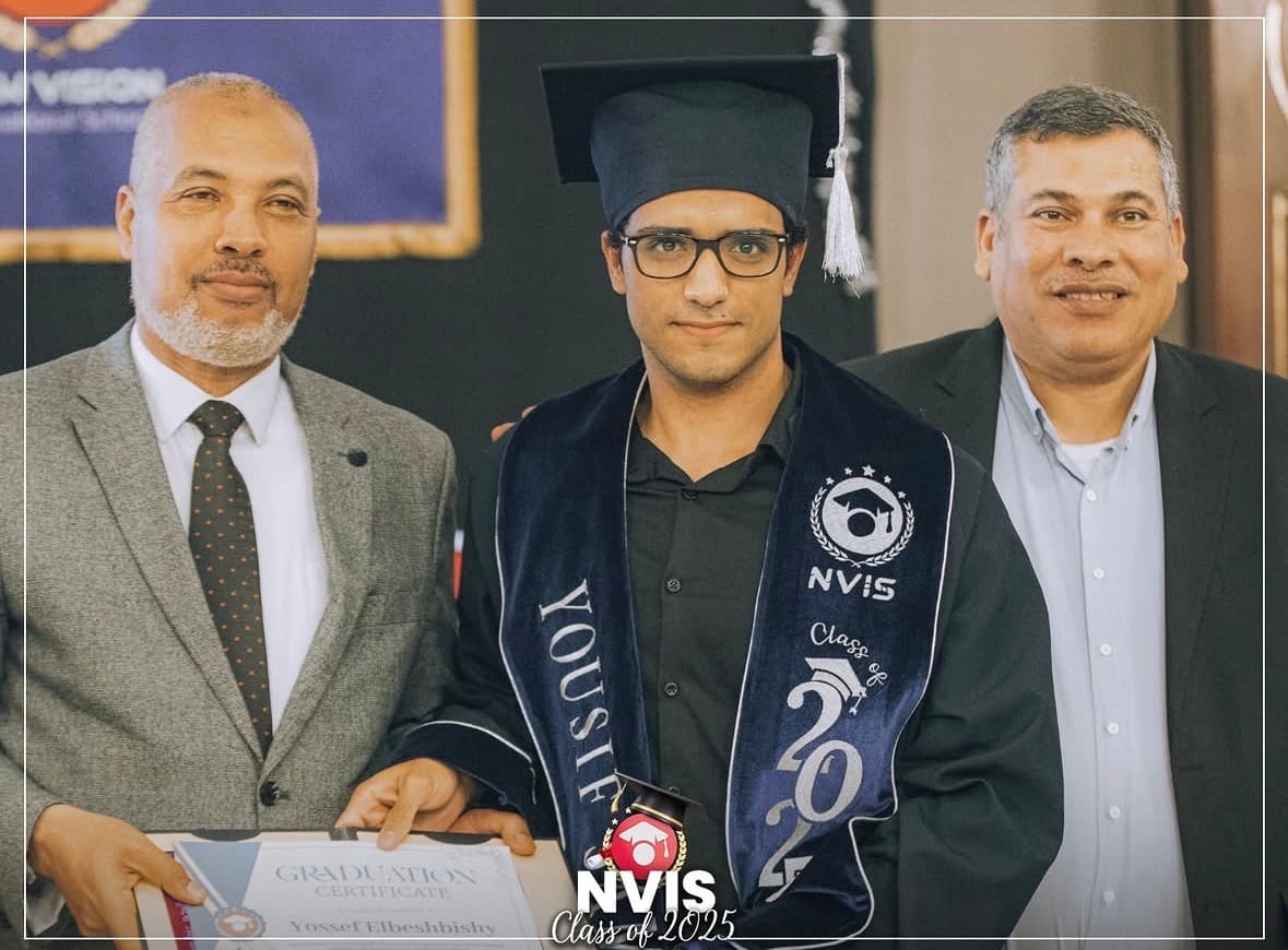 2025 mezuniyet töreninde NVIS mezunları
