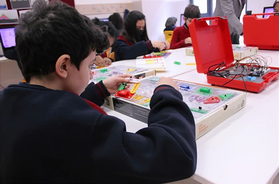 STEM ve Robotik Laboratuvarları